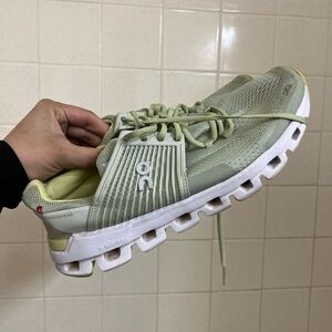 On Running Cloud Sneakers Women’s 9 Sage Green CloudTec